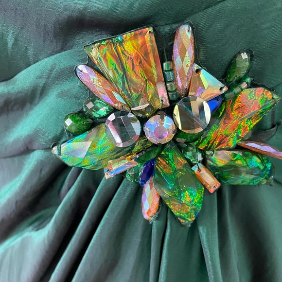 Green Formal Gown by BLUSH with Multi colored stones Size 8 WSL FREE SHIRT - Picture 4 of 11